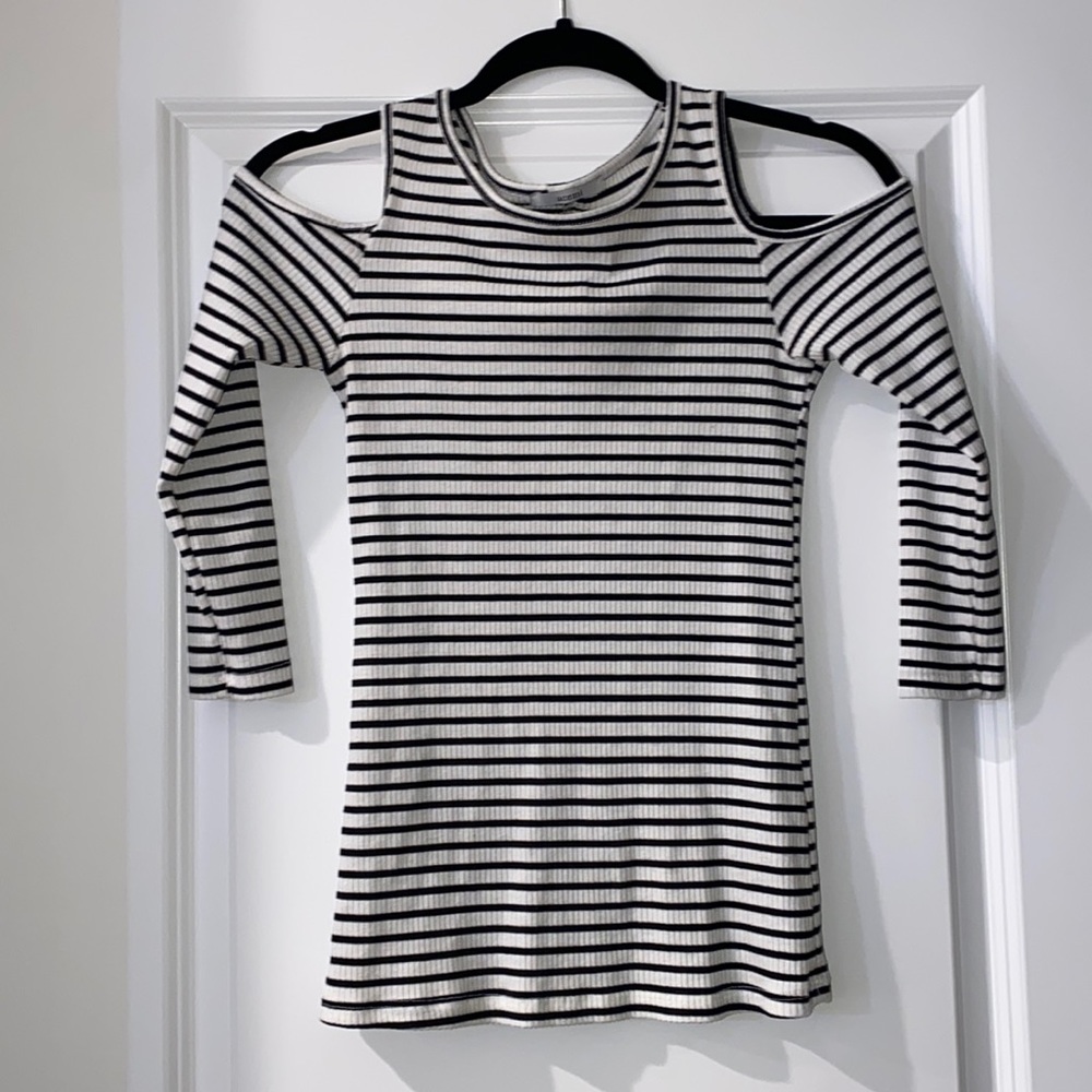 Long sleeve shirt, size small. Worn, no stains no holes no marks.